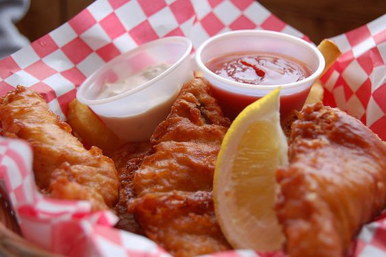 GP-ECORED30-Red/White Checkered Greaseproof Paper 30x30cms  (1000)